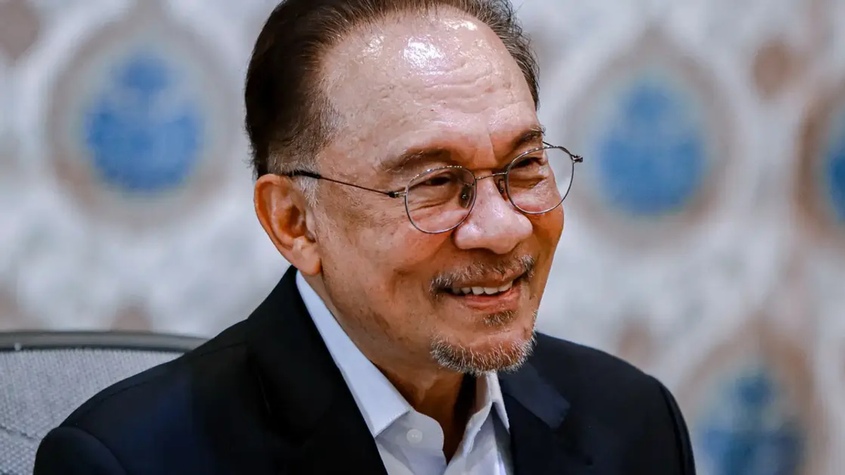 Anwar Ibrahim Leads Public Confidence Ratings in Latest Merdeka Center Survey