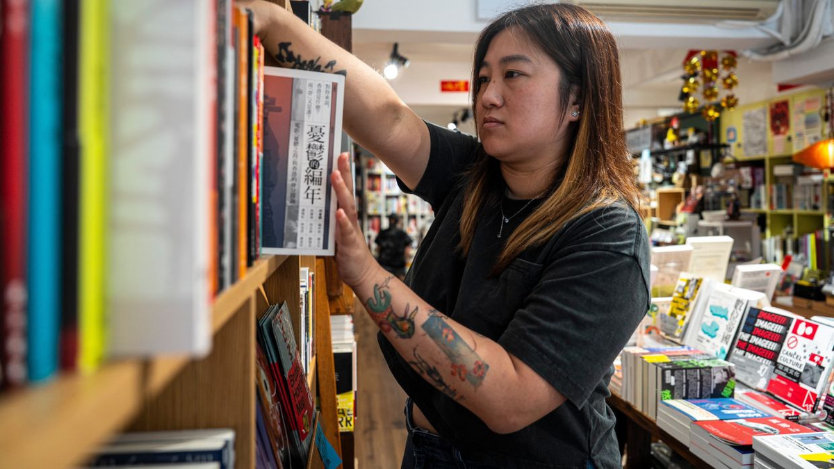 Hong Kong Police Arrest Bookseller on Sedition Charges, Escalating Press Freedom Concerns